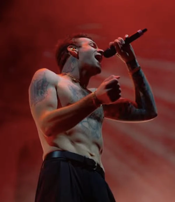 Caleb Shomo por Reprodução