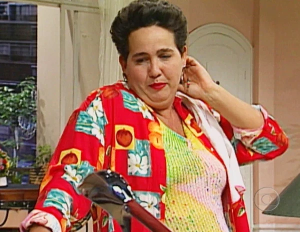 Claudia Jimenez como Edileuza em Sai de Baixo por Reprodução