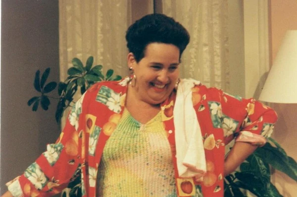 Claudia Jimenez como Edileuza em Sai de Baixo por Reprodução
