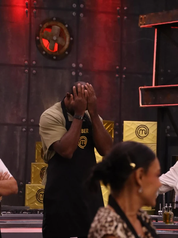 Frickson Erazo trocou os gramados pela cozinha e venceu o MasterChef Celebrity no Equador por Divulgação