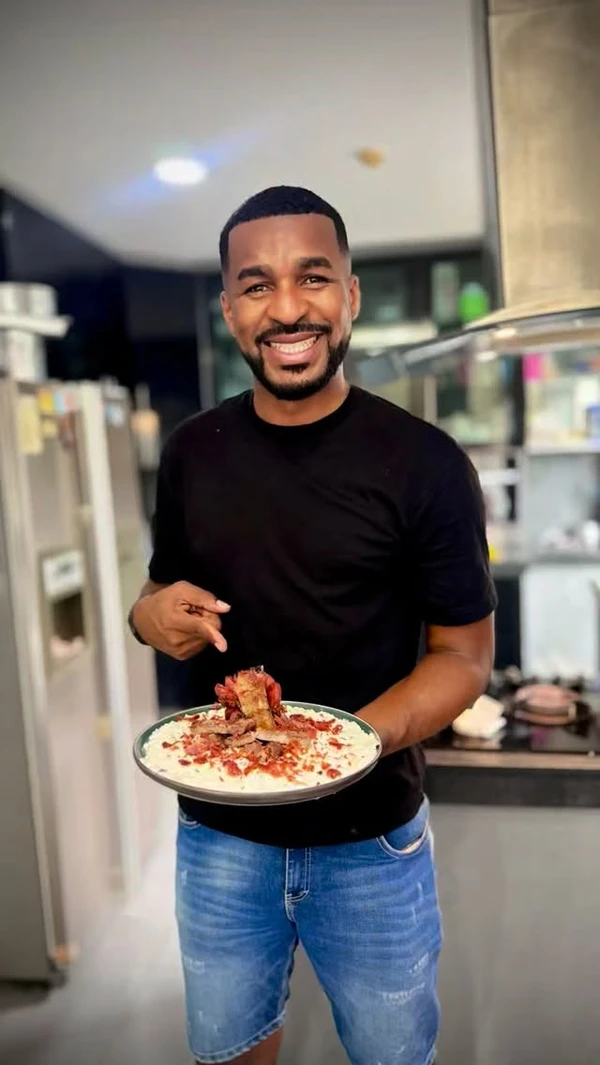 Frickson Erazo trocou os gramados pela cozinha e venceu o MasterChef Celebrity no Equador por Divulgação