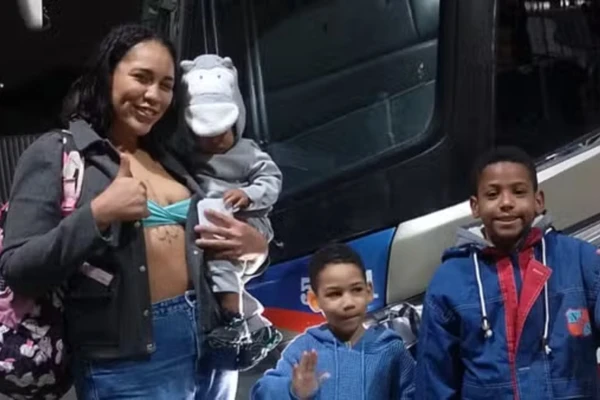 Juliana era mãe de Renan (no colo) e de Enzo (no centro) e tia de João Victor (à direita) por Reprodução