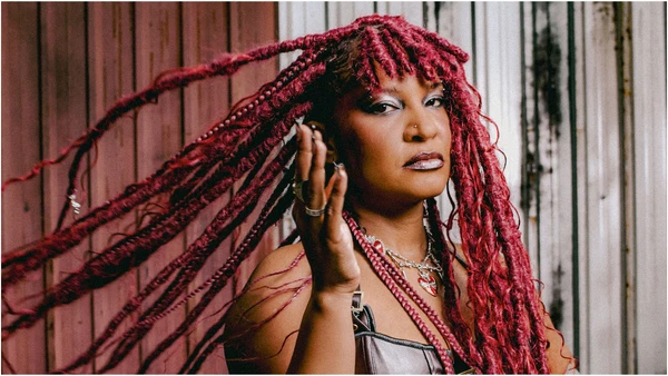 Larissa Luz em novo álbum 