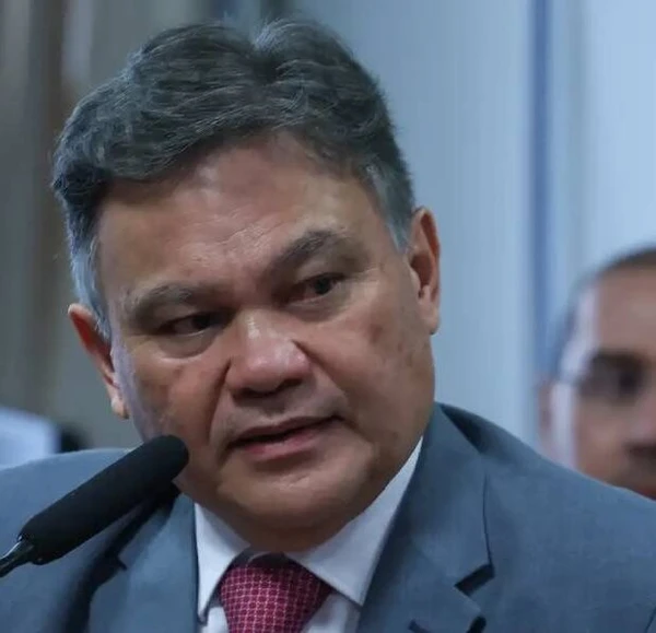 O homem sob escolta: Quem é o promotor jurado pela cúpula do PCC que colocou Deolane na prisão