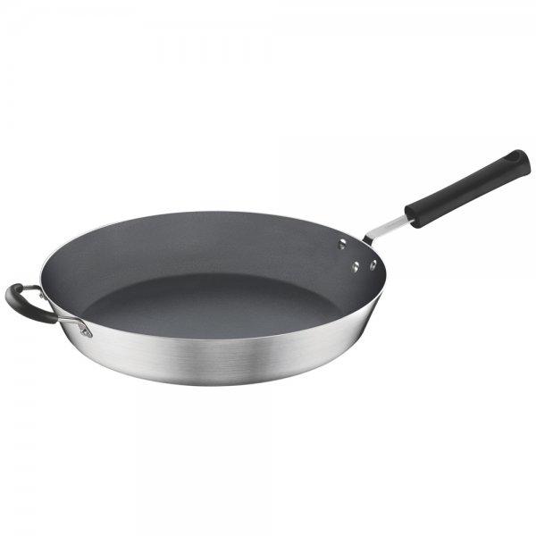 Panelas e cozinha por Reprodução
