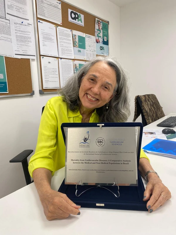 Especialista foi homenageada pela Sociedade Brasileira de Cardiologia por Acervo institucional