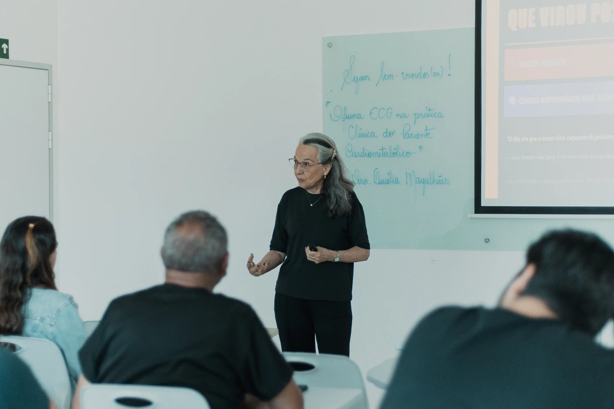 Lucélia participa ativamente da formação acadêmica em Medicina por Acervo institucional