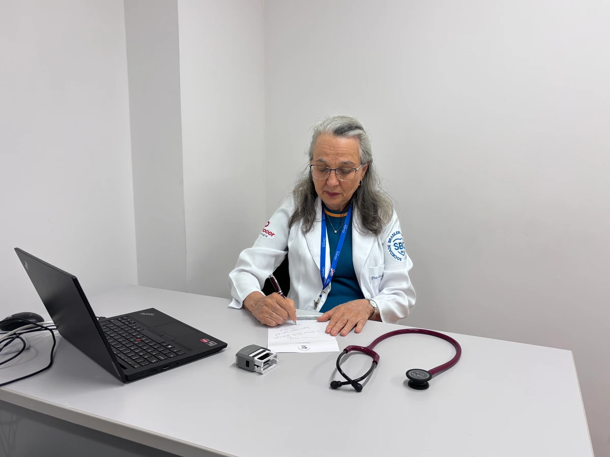 A médica realiza consultas em Salvador por Acervo institucional