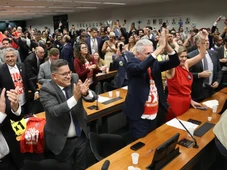 Imagem - Fim da escala 6x1: com 472 votos a favor, Câmara aprova redução da jornada de trabalho em 1° turno