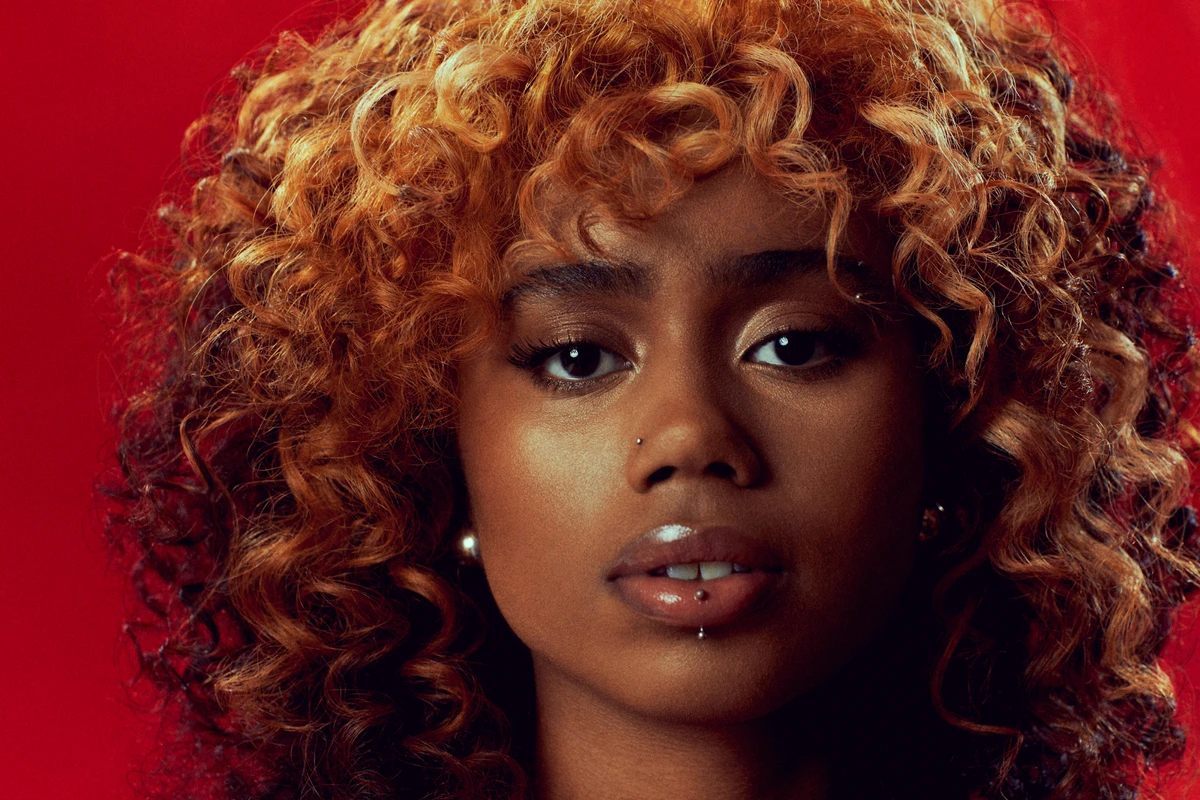 Amaríssima: Álbum de estreia de Melly por João Arraes