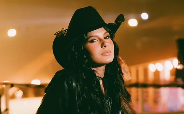 Ana Castela lançou clipe surpresa de “Hoje Tem Rodeio” antes da estreia do álbum “Fire Arena”