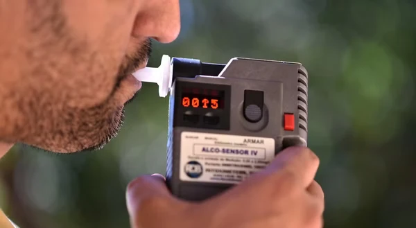 Bafômetro é o equipamento utilizado para medir concentração de álcool no organismo