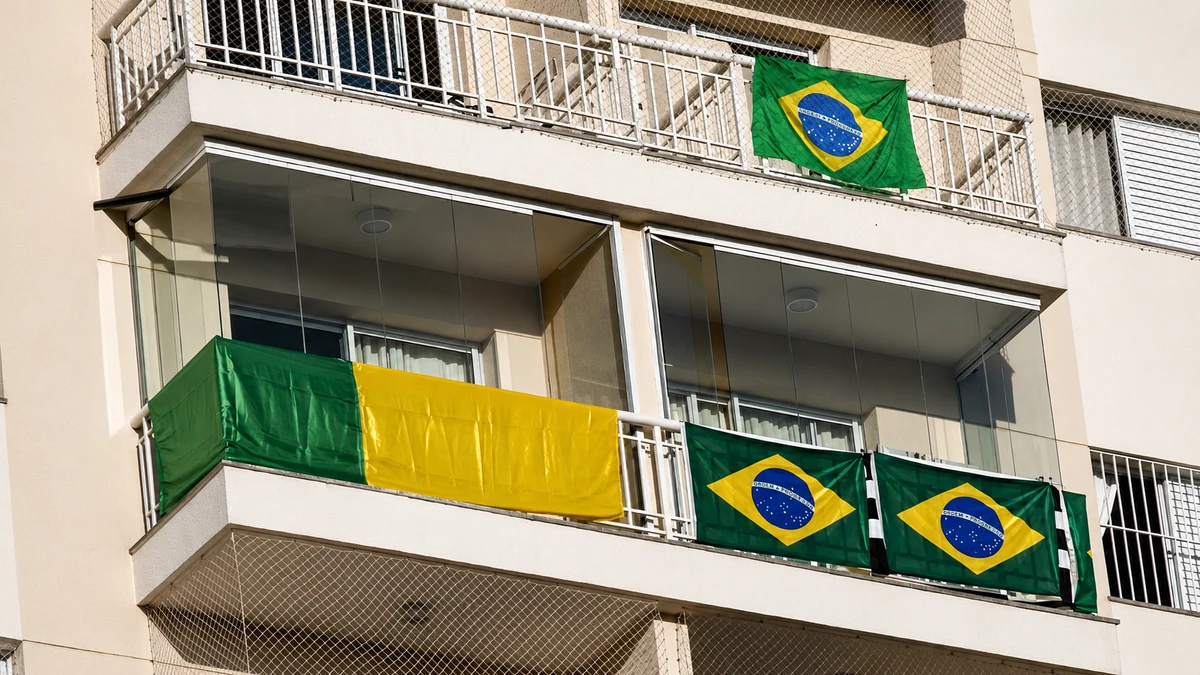 Bandeiras em sacadas