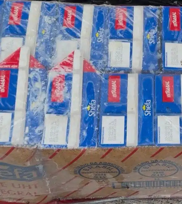 Denúncia de leite com larvas em supermercado atacadista por Reprodução