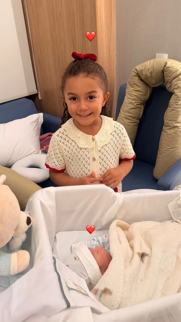 Liz e Levi, filhos de Lore Improta e Léo Santana por Reprodução/Instagram