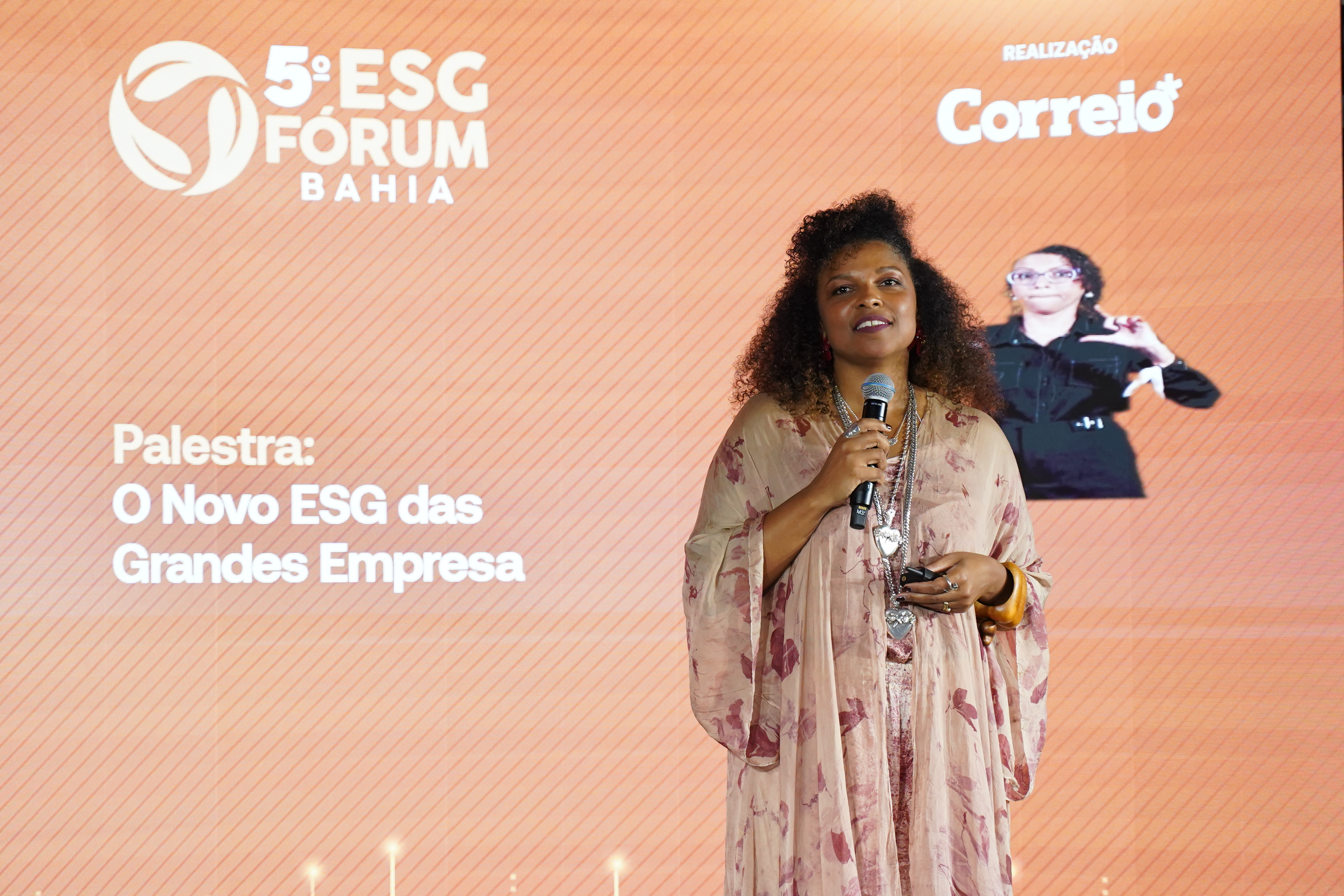 Luana Ozemela por Walter Guedes
