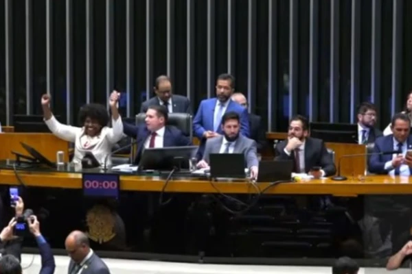 PEC que derruba escala 6x1 foi aprovada em dois turnos