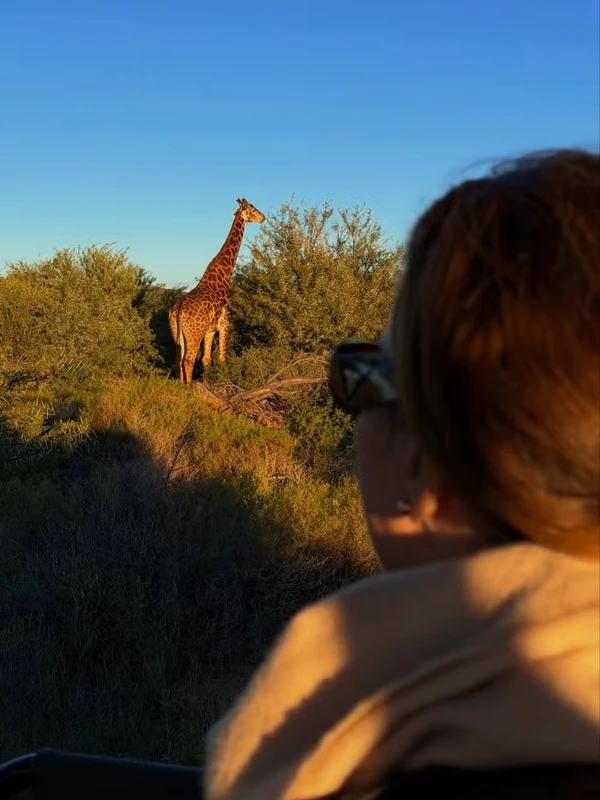 Regina Volpato na África do Sul por Reprodução