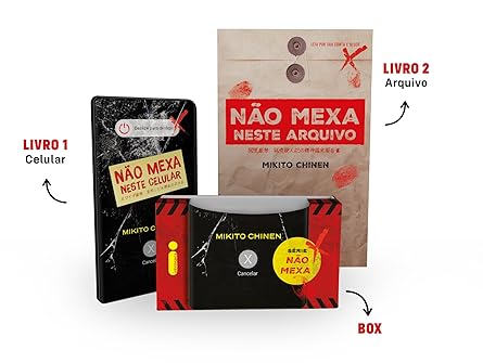 Série Não Mexa: Não mexa neste celular + Não mexa neste arquivo, de Mikito Chinen (Intrínseca). Em Não mexa neste celular , o leitor tem acesso ao telefone de Kazuma Isshiki, no formato exato de um smartphone. O jovem universitário quer muito arranjar um emprego para conseguir morar com a namorada, mas, durante uma aventura que pode ajudá-lo a conseguir um trabalho, acaba se deparando com algo assustador. No livro, a experiência imersiva intercala texto e capturas de tela de celular, convidando quem lê a adentrar uma história sinistra.Não mexa neste arquivo apresenta uma narrativa dinâmica, construída a partir de transcrições de entrevistas e registros da avaliação psiquiátrica do autor de um assassinato em massa que choca todo o Japão. Transtornado pela crença de que está sendo constantemente observado por um monstro, o assassino se mostra inquieto, paranoico, e seu estado mental o leva a tomar medidas drásticas. Mas o que seria essa entidade misteriosa capaz de deixar alguém com tanto medo?Depois de ler os dois livros ― celular e pasta de arquivos ―, vários pontos suspeitos e ocorrências à primeira vista aleatórias passam a se conectar. Entre plantas baixas, reportagens, imagens sinistras e outros documentos inquietantes, aos poucos a verdade por trás desses casos completamente bizarros vai se revelando. Para descobrir o segredo por completo, basta embarcar nessa experiência literária inovadora e macabra. Apenas lembre-se de que toda escolha tem consequências. Lançamento dia 2.  por Reprodução
