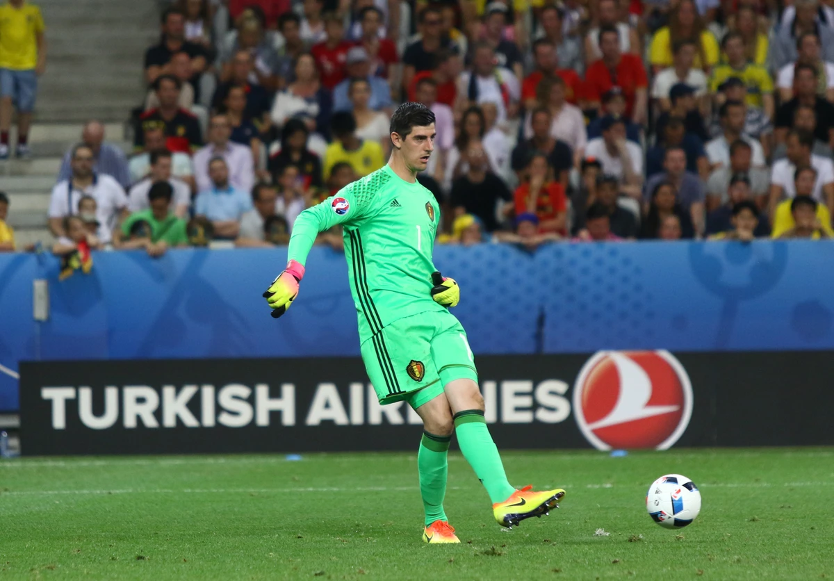 Thibaut Courtois — Aos 34 anos, o goleiro voltou à seleção belga e chega como um dos nomes mais experientes do elenco em mais uma tentativa de ir longe em Copa. por Shutterstock