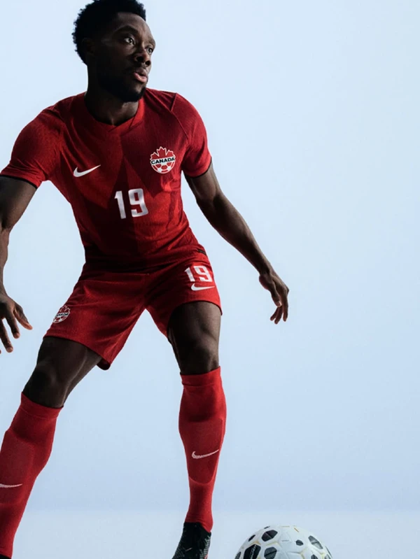 Uniforme do Canadá para Copa do Mundo 2026  por Divulgação 