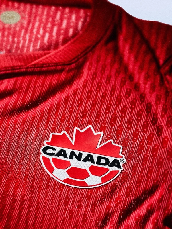 Uniforme do Canadá para Copa do Mundo 2026  por Divulgação 
