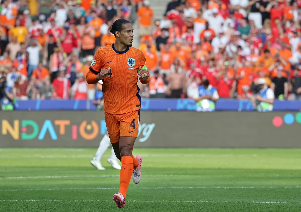 Virgil van Dijk — Aos 34 anos, o capitão da Holanda segue como líder da defesa e pode usar 2026 para fechar a trajetória em Copas no alto nível. por Shutterstock