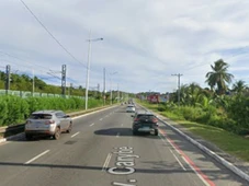 Imagem - Carro capota na saída do aeroporto de Salvador e interdita faixa da Avenida Carybé