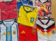 Imagem - Receita Federal apreende 22 toneladas de camisas falsas de seleções e clubes de futebol
