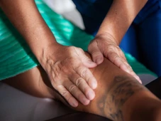 Imagem - Massoterapia: como o toque no corpo pode aliviar estresse, dores e ansiedade