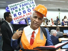Imagem - Fim da escala 6x1 permitirá a trabalhador 'fazer sexo em paz', diz deputado baiano