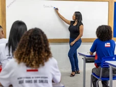 Imagem - R$ 4,4 milhões: Bahia confirma avanço na carreira para mais de 600 profissionais da educação