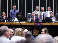 Imagem - Fim da escala 6x1: quais deputados votaram a favor e contra da PEC na Bahia?
