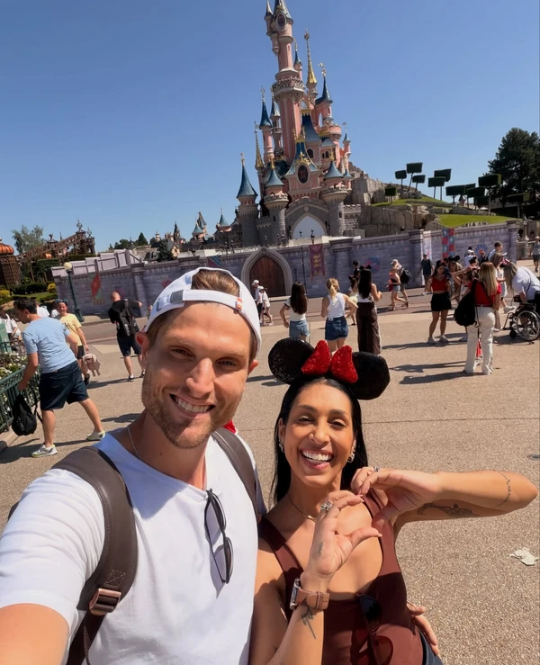 Amanda Djehdian e o marido, Mateus Hoffmann por Reprodução/Instagram