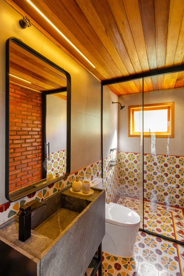 Cabana de Yanna Lavigne e Bruno Gissoni aposta em arquitetura de vidro, sauna a lenha e vista para a Serra da Mantiqueira por Manuel Sá