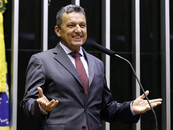 Charles Fernandes por Câmara 