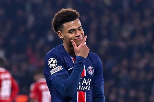 O PSG aparece com força na nova geração e tem em Désiré Doué seu jogador mais valioso, segundo o relatório. Aos 117 milhões de euros, o jovem francês ganha espaço entre os nomes em ascensão.
 por Divulgação/PSG