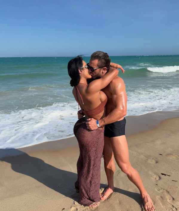 Gracyanne Barbosa e Gabriel Cardoso compartilharam vários registros nas redes sociais por Reprodução | Instagram