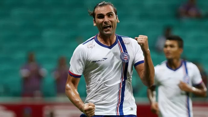 Léo Gamalho pelo Bahia por Felipe Oliveira/E. C. Bahia