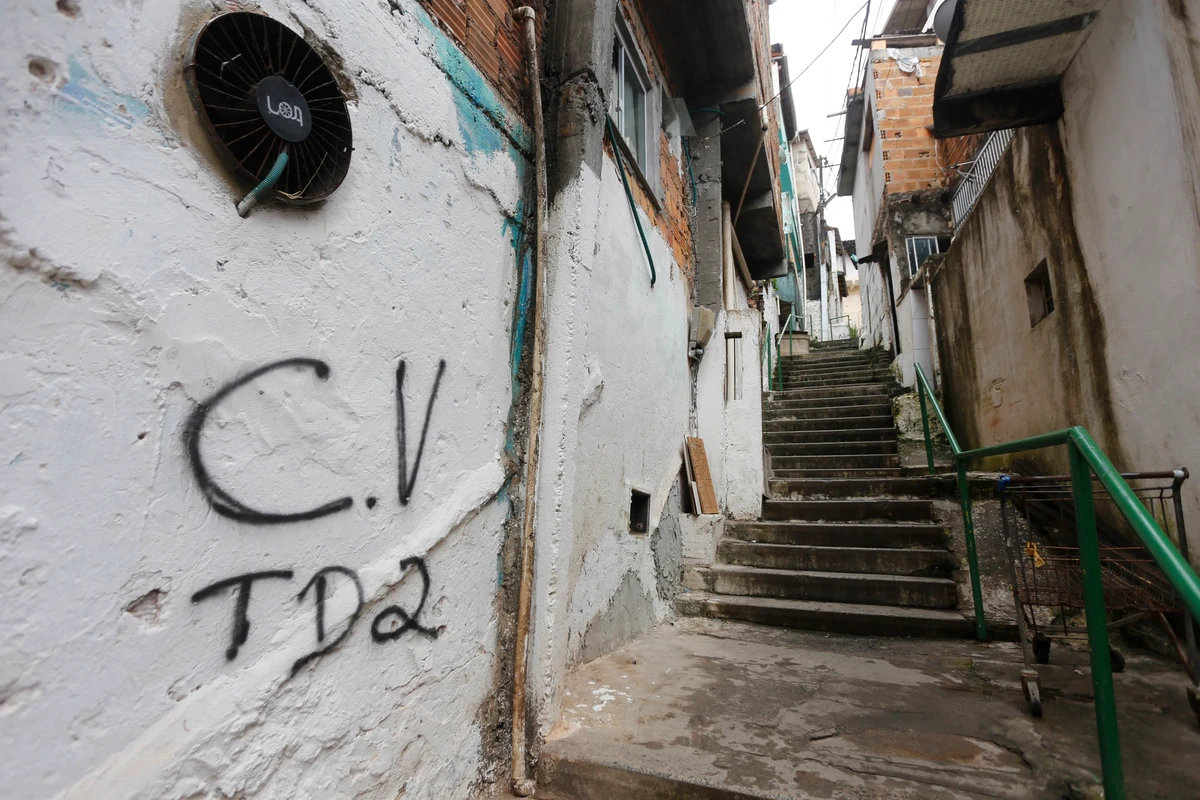 Marcas do Comando Vermelho no Vale das Pedrinhas, em Salvador