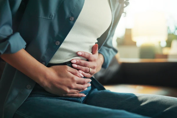 Dor intensa durante a menstruação não é normal por Shutterstock