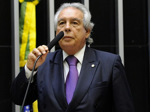 Paulo Magalhães por Câmara