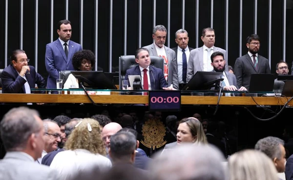 Proposta que reduz jornada de trabalho foi aprovada pela Câmara na quarta-feira (27)