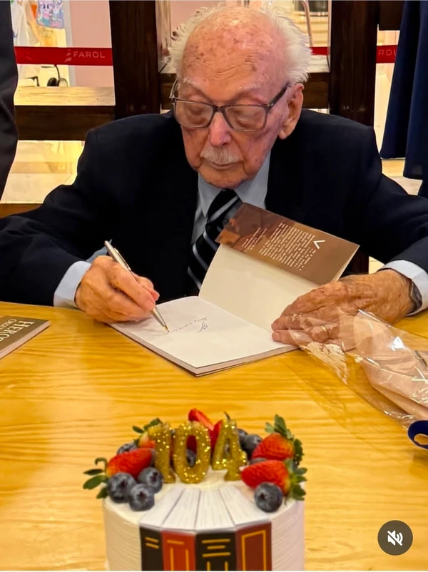 Quem é o brasileiro de 104 anos reconhecido como o escritor mais velho do mundo por Reprodução