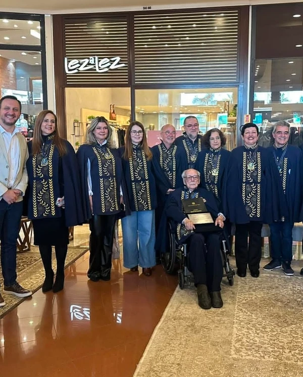 Quem é o brasileiro de 104 anos reconhecido como o escritor mais velho do mundo por Reprodução
