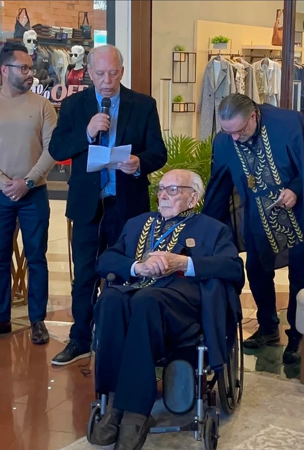 Quem é o brasileiro de 104 anos reconhecido como o escritor mais velho do mundo por Reprodução