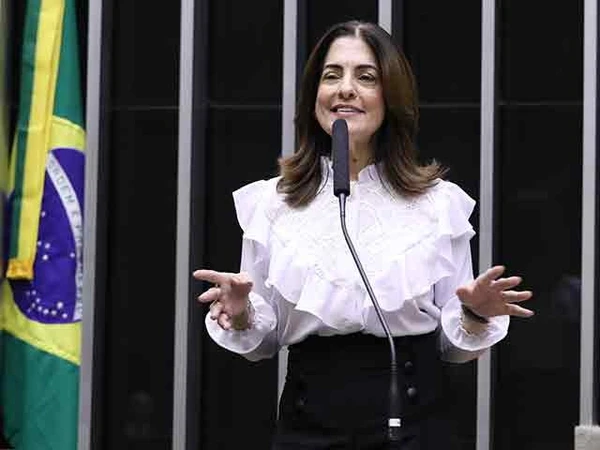 Rogéria Santos por Cãmara 
