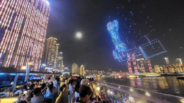 Show de drones feito na orla da cidade por Renek78 / Wikimedia Commons