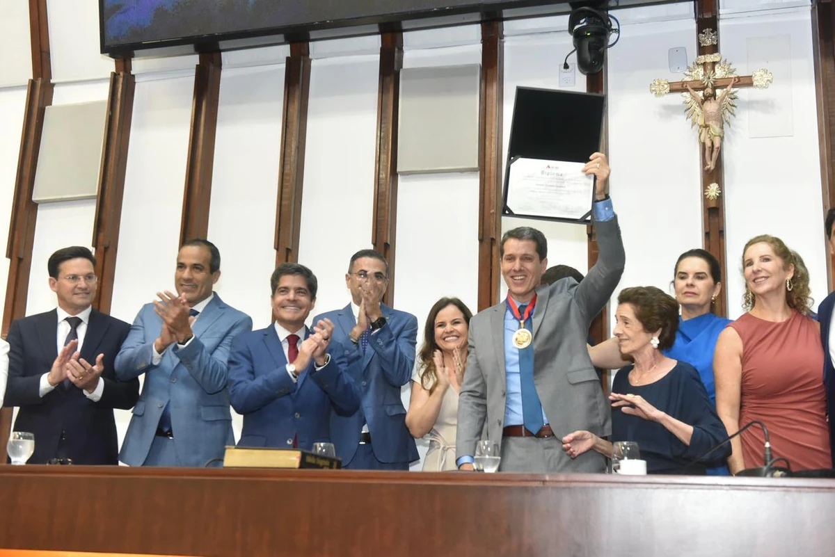 Zé Cocá recebe homenagem da Alba