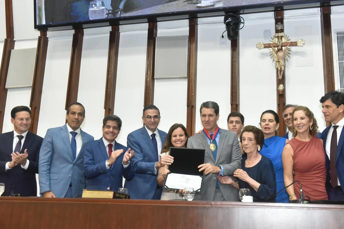 Zé Cocá recebe homenagem da Alba por Divulgação